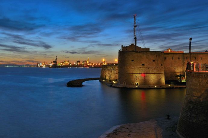 Notturno, castello aragonese, Taranto